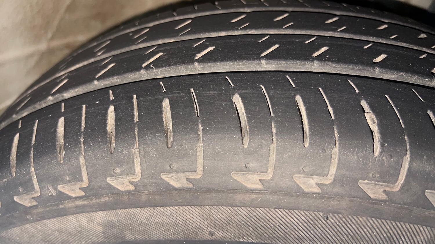 Used 2023 Maruti Suzuki Ignis Zeta 1.2 MT Petrol Manual tyres RIGHT FRONT TYRE TREAD VIEW