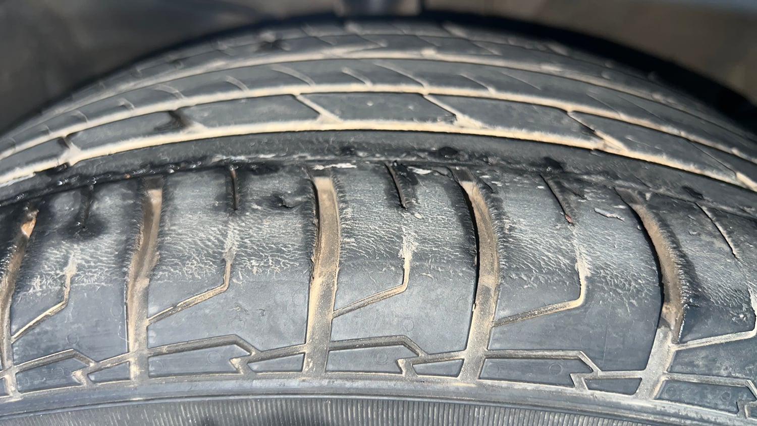 Used 2020 kia Seltos GTX Plus DCT 1.4 Petrol Automatic tyres RIGHT FRONT TYRE TREAD VIEW