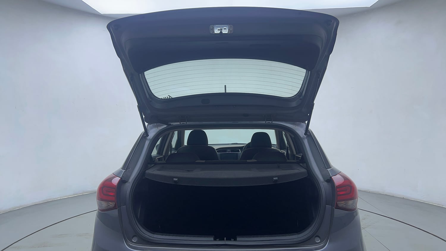 Used 2019 Hyundai Elite i20 Sportz Plus 1.2 Petrol Manual interior DICKY DOOR OPEN VIEW