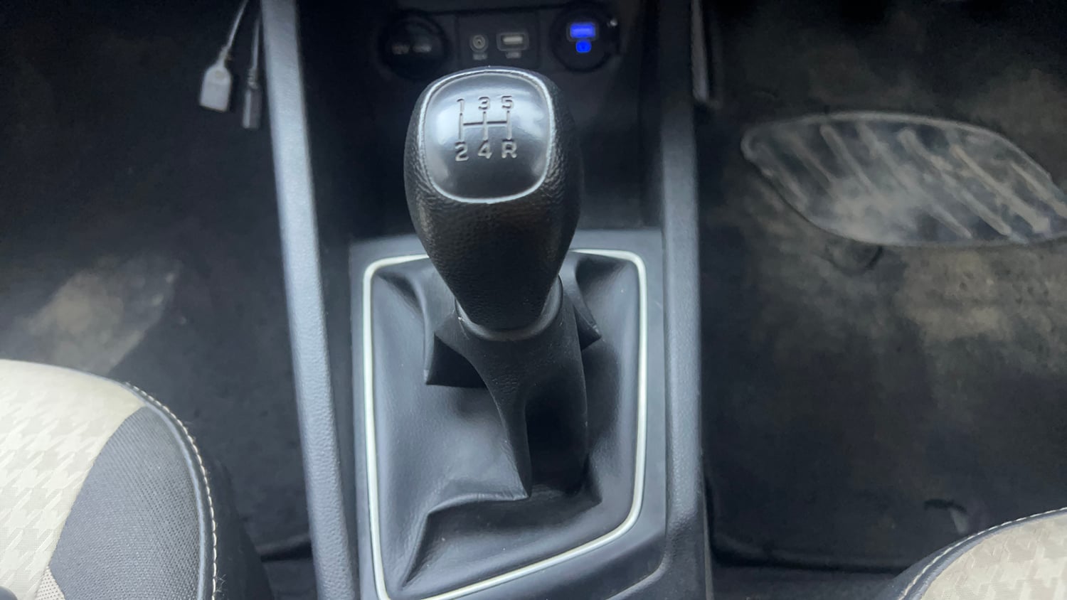 Used 2019 Hyundai Elite i20 Sportz Plus 1.2 Petrol Manual interior GEAR  KNOB VIEW
