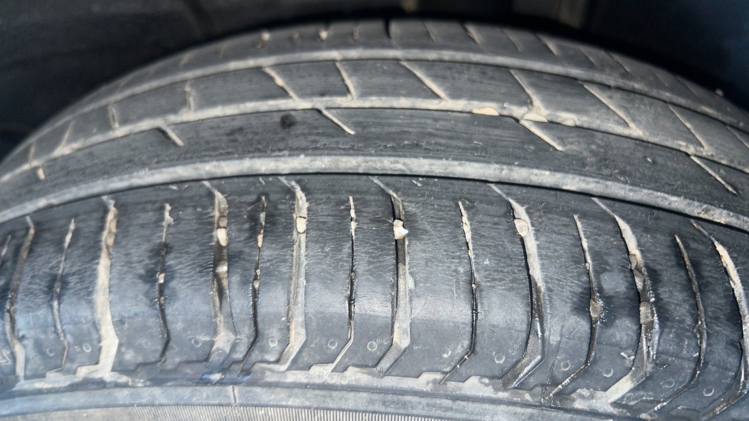 Used 2023 Tata Punch Accomplished AMT Petrol Automatic tyres LEFT REAR TYRE TREAD VIEW