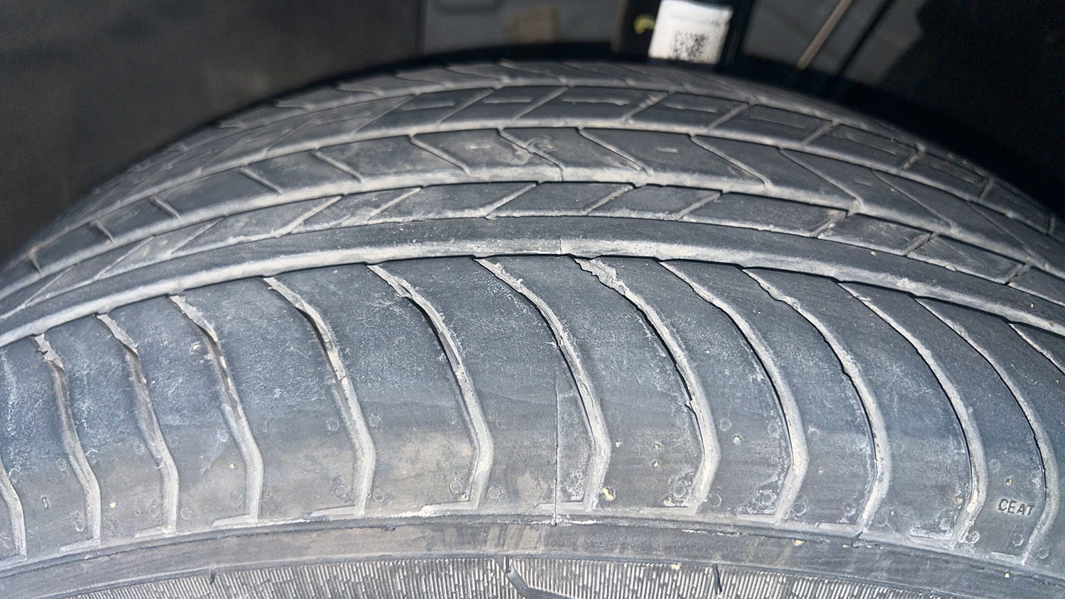 Used 2026 Skoda Kylaq Classic+ 1.0 TSI MT Petrol Manual tyres LEFT FRONT TYRE TREAD VIEW