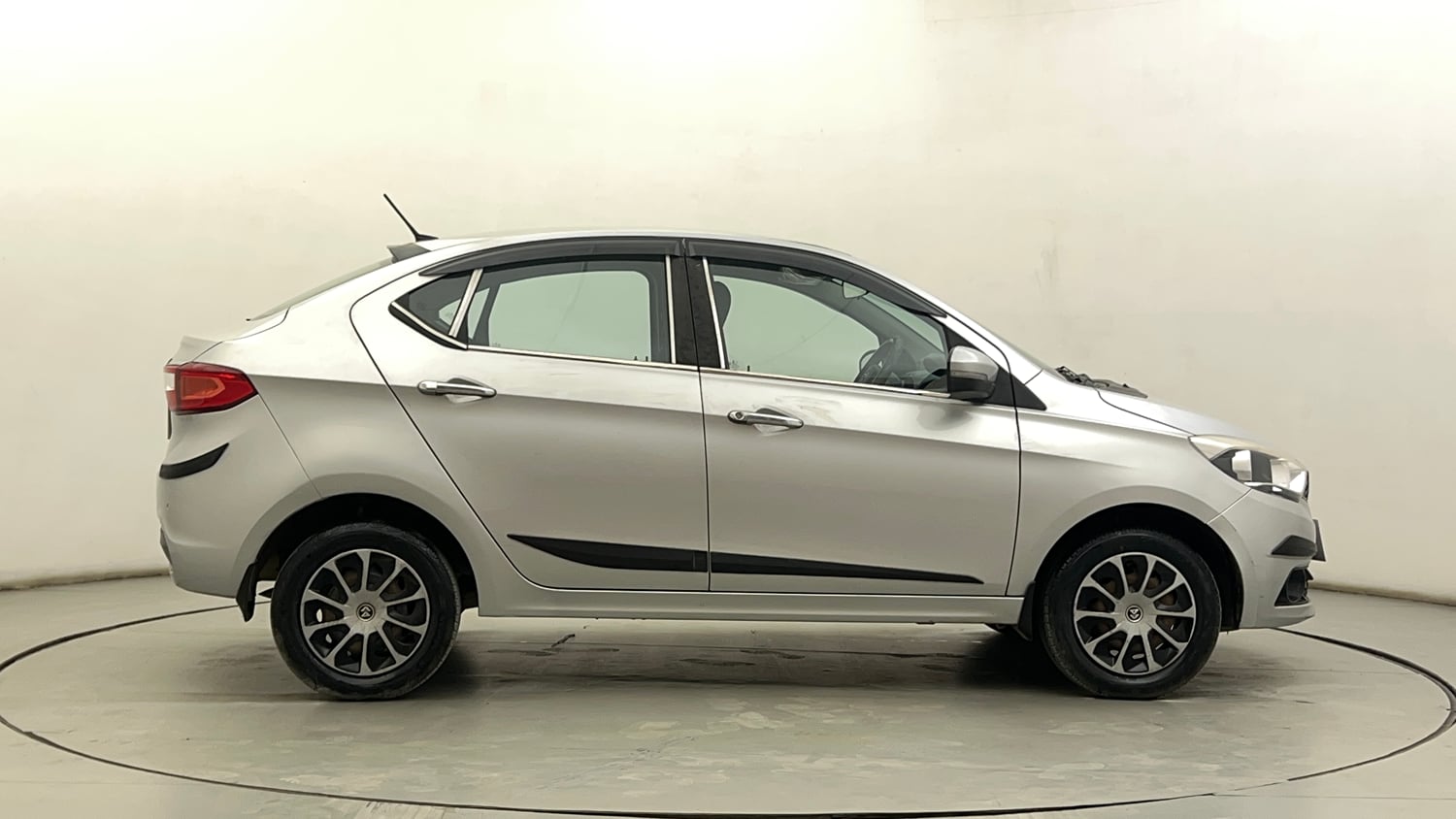 Used 2018 Tata Tigor Revotron XT Petrol Manual exterior RIGHT SIDE VIEW