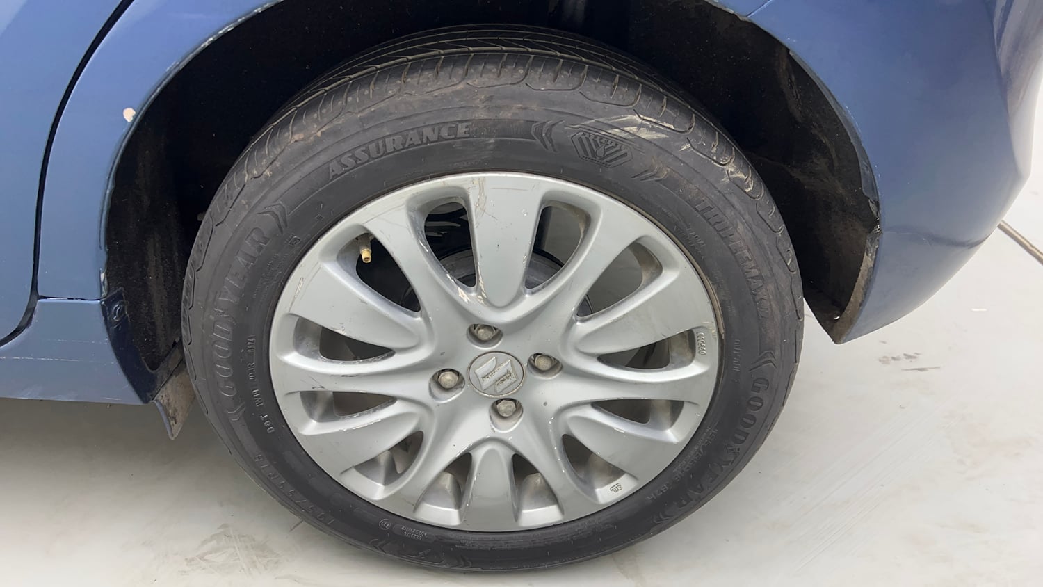 Used 2016 Maruti Suzuki Baleno Zeta 1.2 Petrol Manual tyres LEFT REAR TYRE RIM VIEW