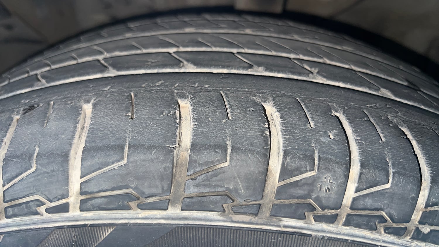 Used 2020 kia Seltos GTX Plus DCT 1.4 Petrol Automatic tyres LEFT FRONT TYRE TREAD VIEW