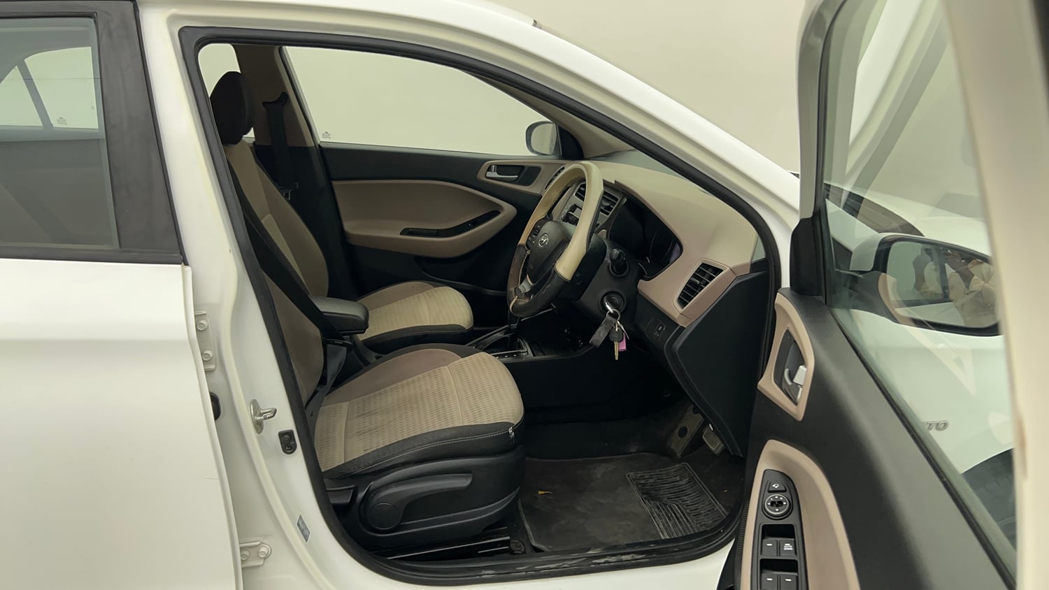 Used 2019 Hyundai Elite i20 Sportz Plus 1.2 CVT Petrol Automatic interior RIGHT SIDE FRONT DOOR CABIN VIEW
