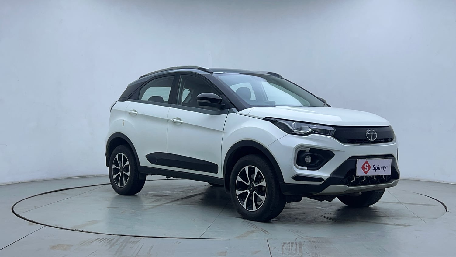 Used 2021 Tata Nexon XZA Plus Dual Tone Petrol Automatic exterior RIGHT FRONT CORNER VIEW
