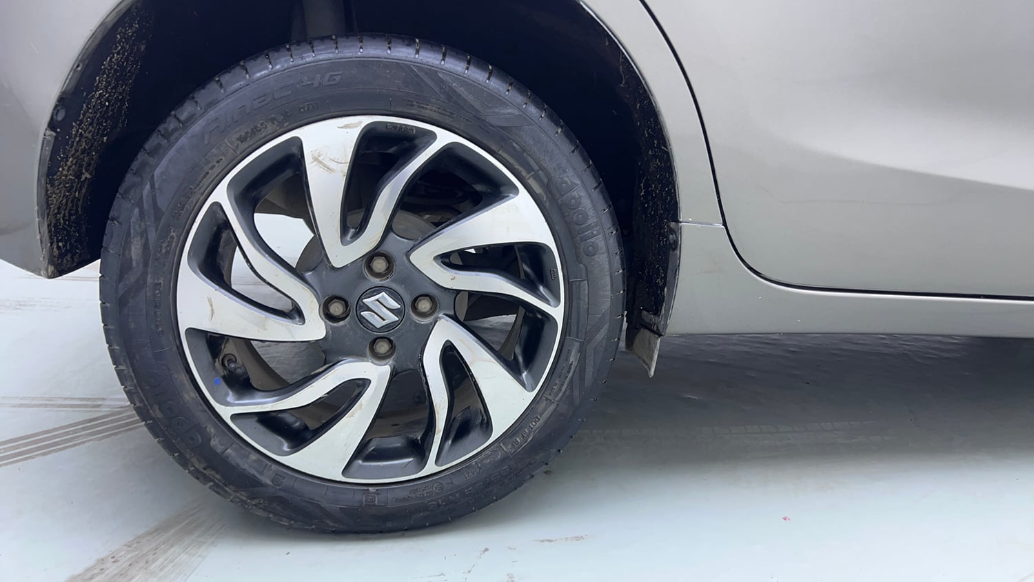 Used 2021 Maruti Suzuki Baleno Zeta Automatic Petrol Automatic tyres RIGHT REAR TYRE RIM VIEW