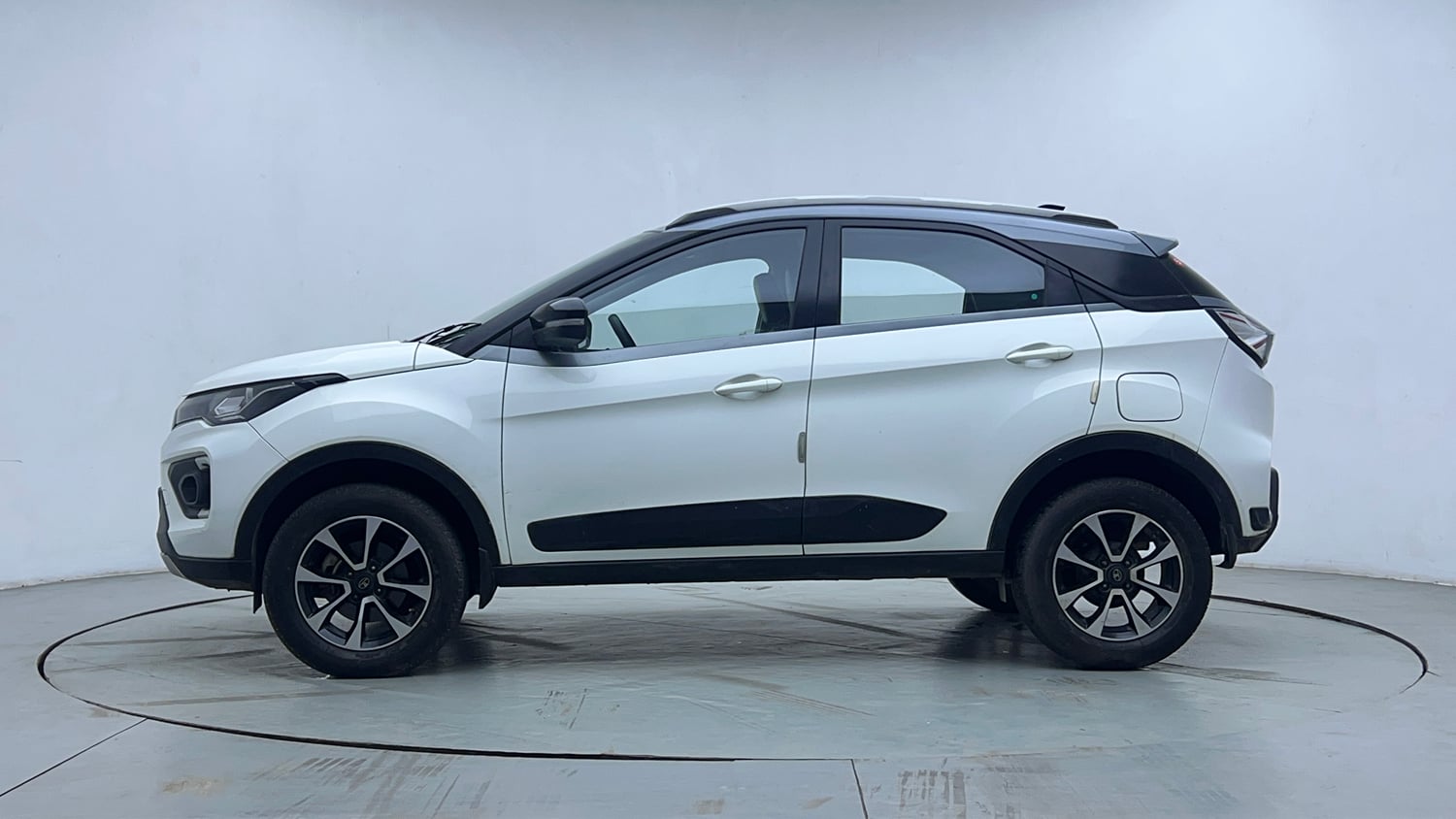Used 2021 Tata Nexon XZA Plus Dual Tone Petrol Automatic exterior LEFT SIDE VIEW