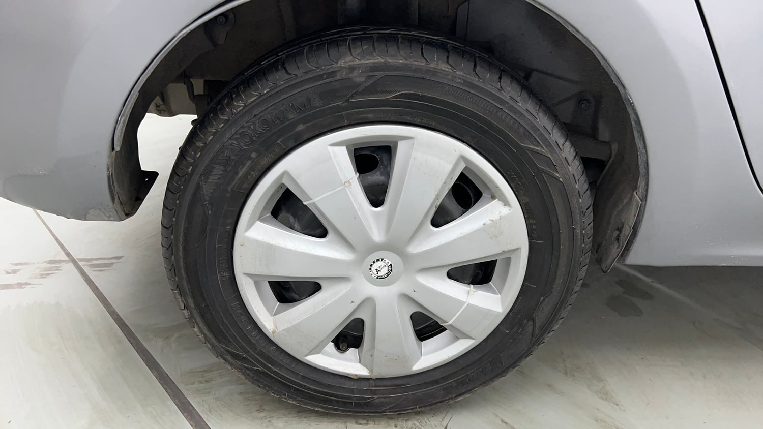Used 2018 Tata Tigor Revotron XT Petrol Manual tyres RIGHT REAR TYRE RIM VIEW