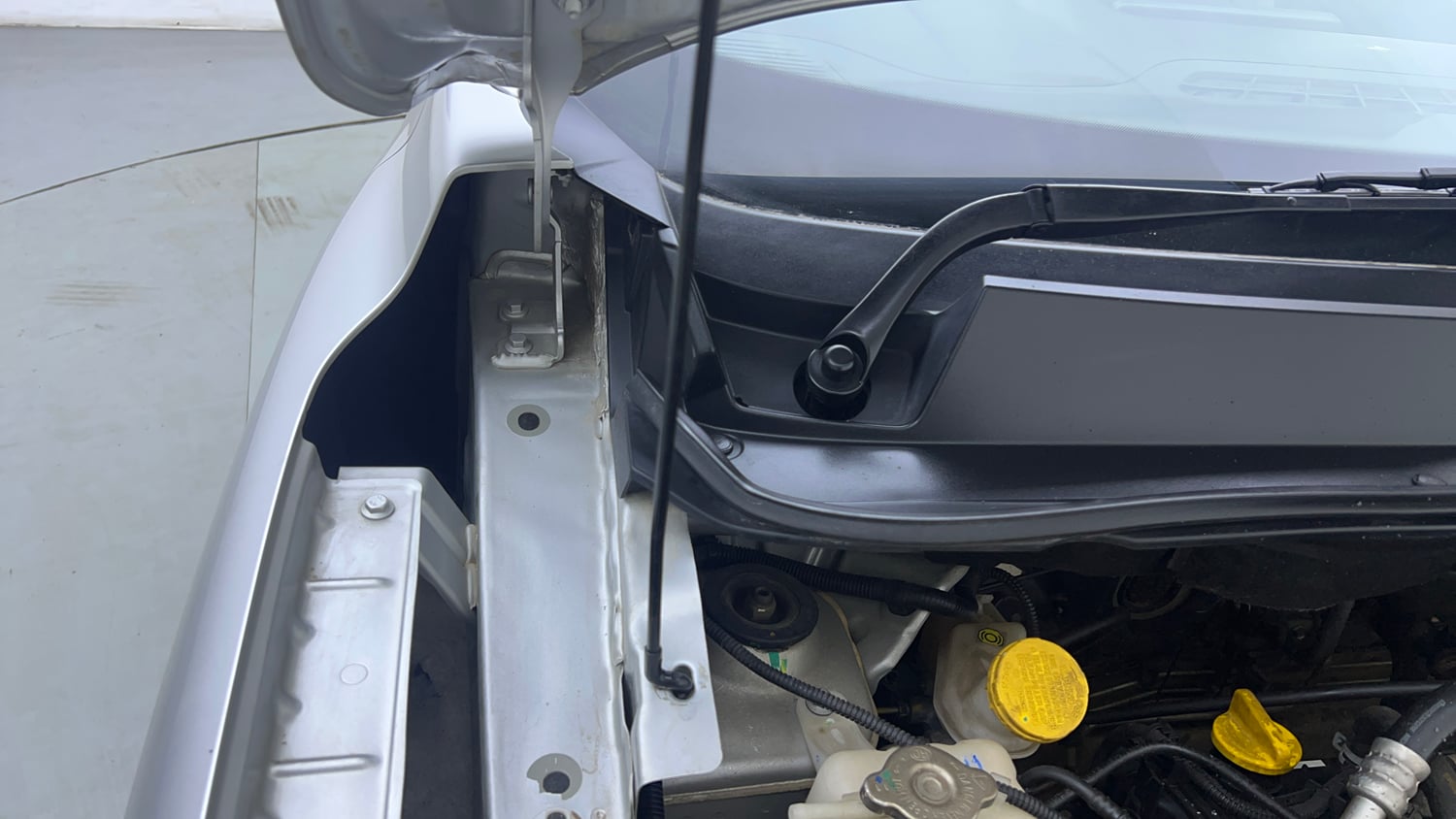 Used 2023 Tata Punch Creative Dual Tone AMT Petrol Automatic engine ENGINE RIGHT SIDE HINGE & APRON VIEW