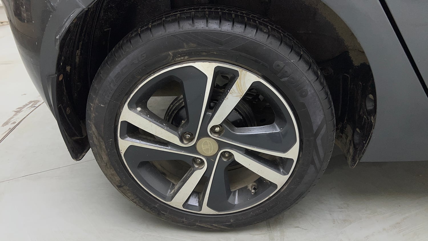 Used 2024 Tata Altroz XZ iCNG Cng Manual tyres RIGHT REAR TYRE RIM VIEW