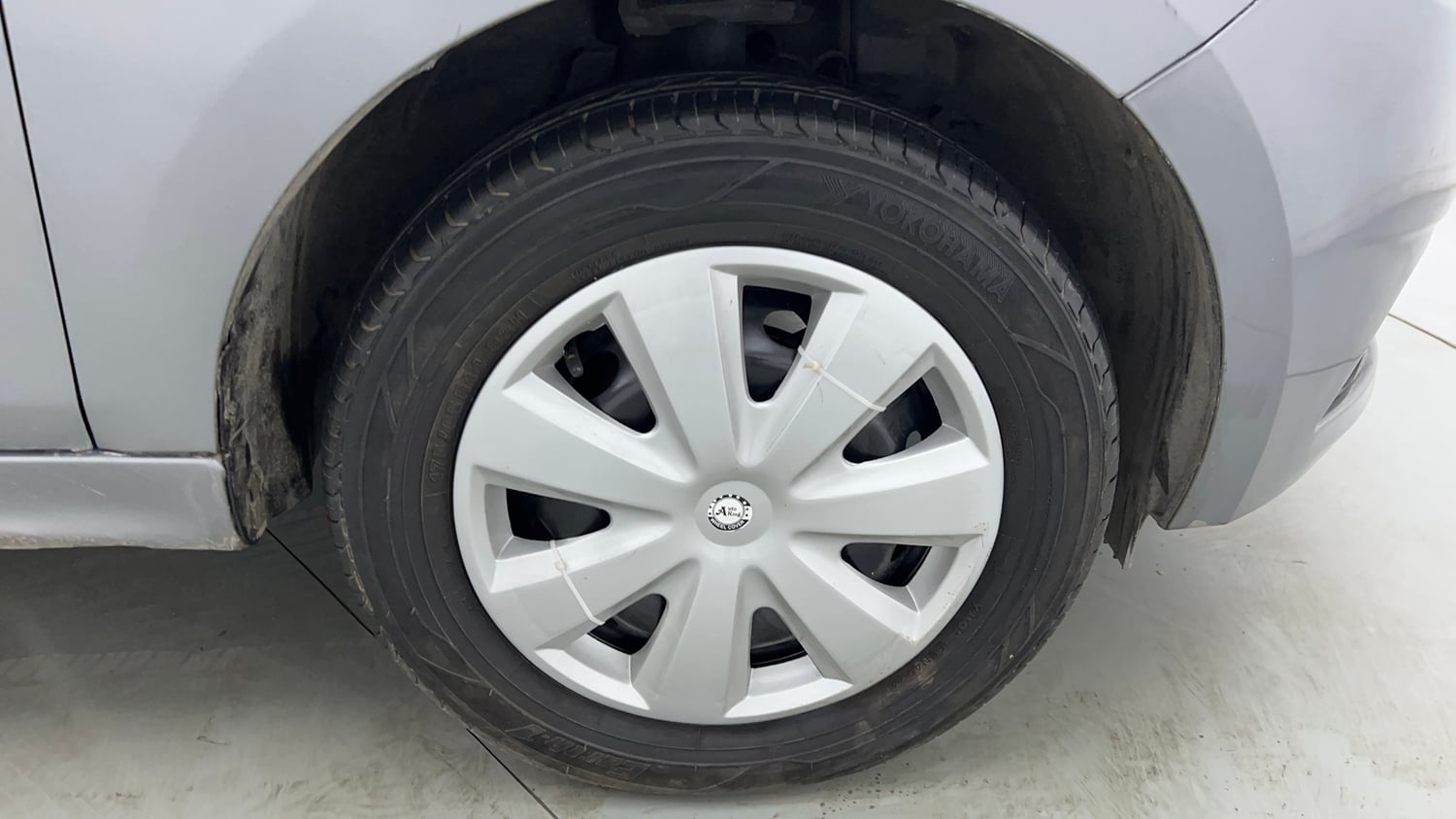 Used 2018 Tata Tigor Revotron XT Petrol Manual tyres RIGHT FRONT TYRE RIM VIEW