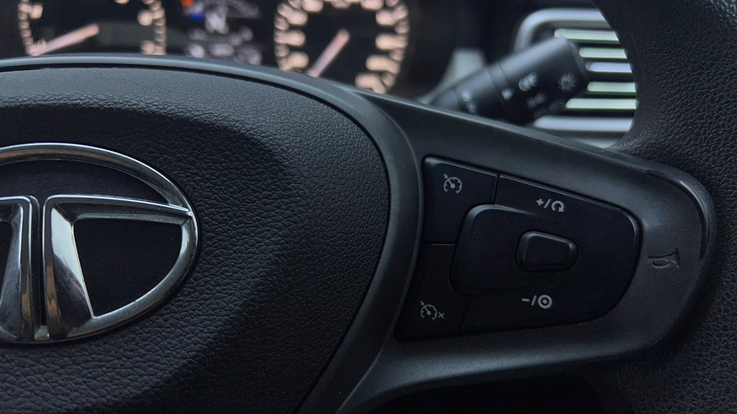 Used 2023 Tata Punch Accomplished AMT Petrol Automatic top_features Cruise control