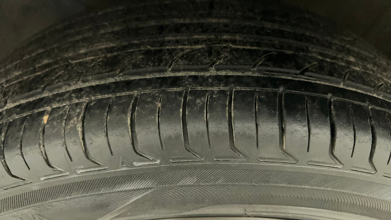 Used 2019 Hyundai Elite i20 Sportz Plus 1.2 CVT Petrol Automatic tyres LEFT FRONT TYRE TREAD VIEW