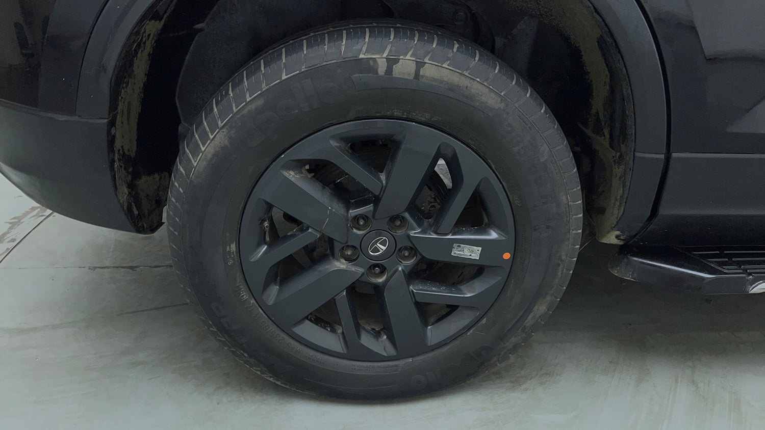 Used 2022 Tata Harrier XTA Plus Dark Edition Diesel Automatic tyres RIGHT REAR TYRE RIM VIEW