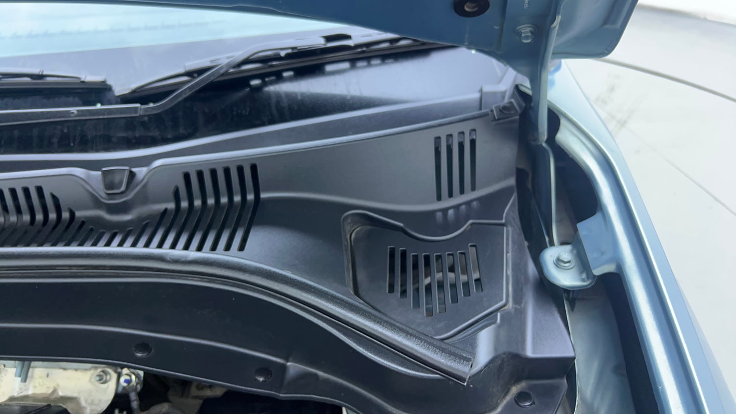 Used 2023 Tata Punch Accomplished AMT Petrol Automatic engine ENGINE LEFT SIDE HINGE & APRON VIEW