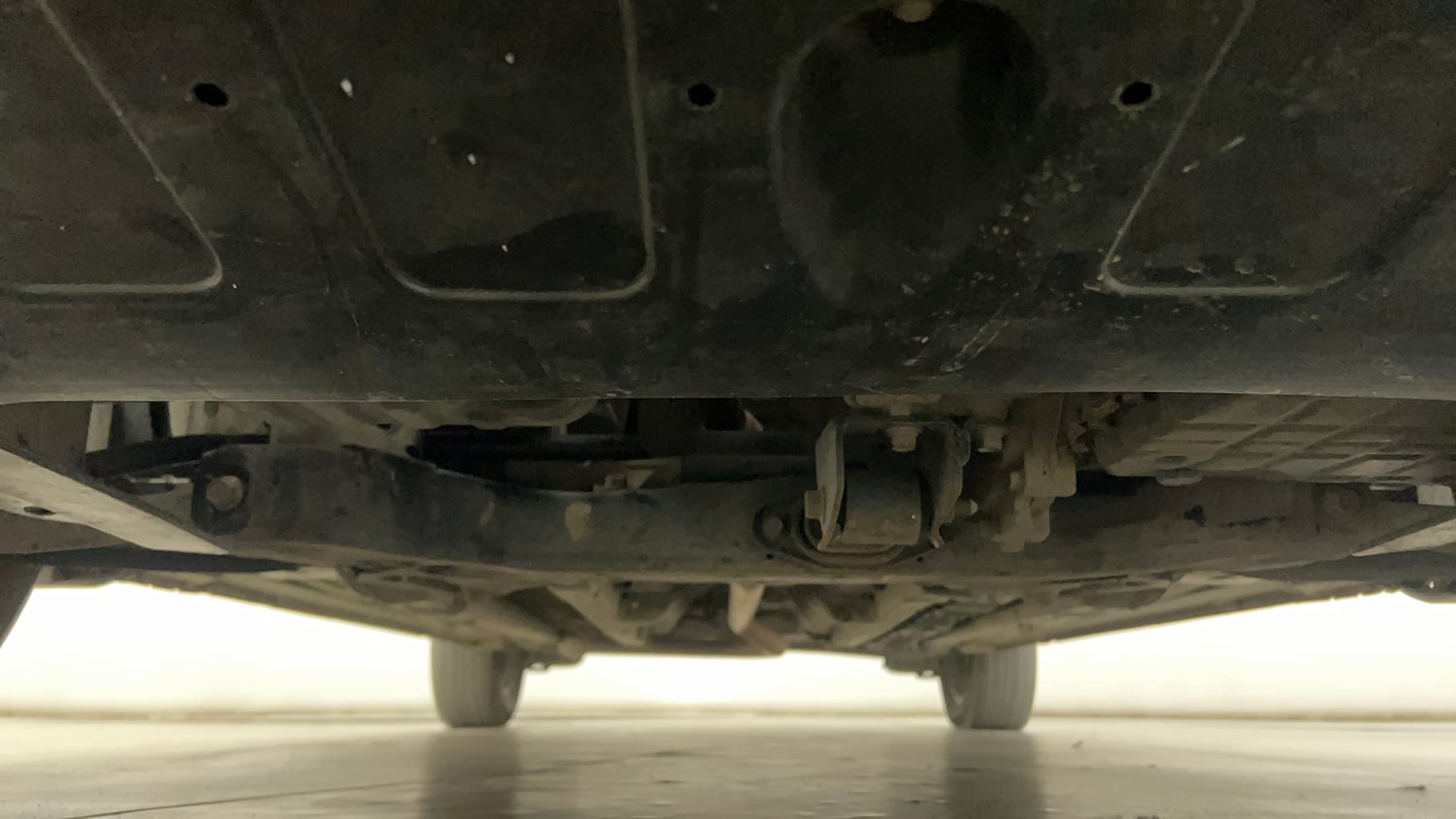 Used 2019 Hyundai Elite i20 Sportz Plus 1.2 CVT Petrol Automatic extra FRONT LEFT UNDERBODY VIEW