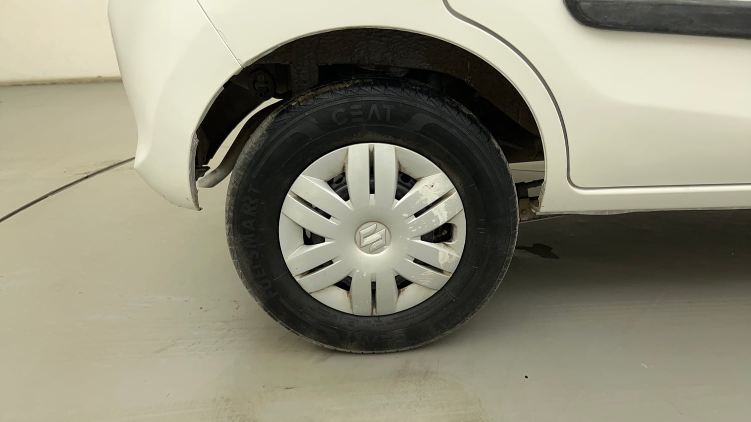 Used 2021 Maruti Suzuki Alto 800 LXi Petrol Manual tyres RIGHT REAR TYRE RIM VIEW