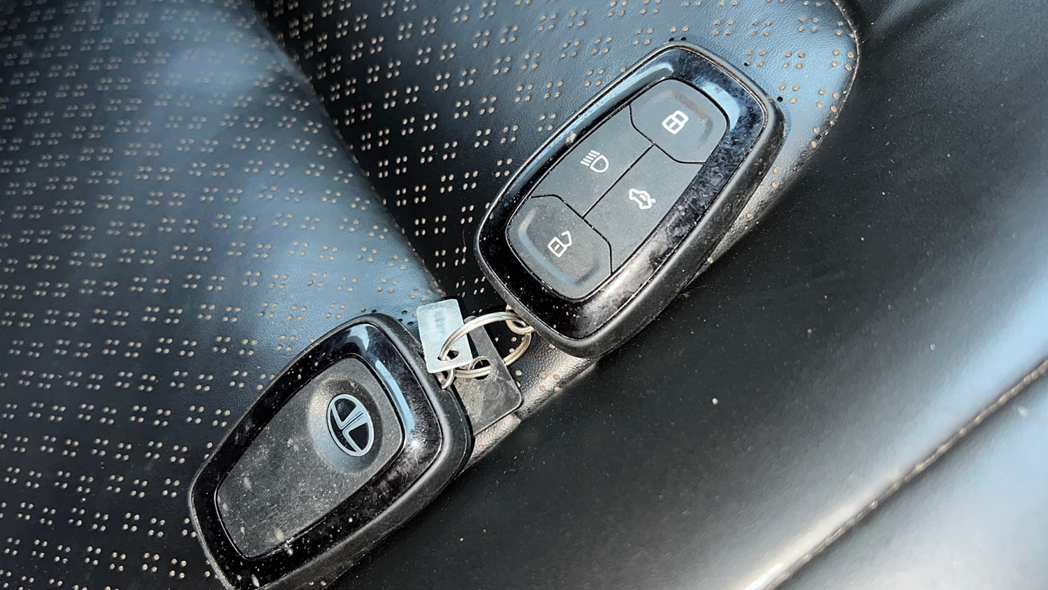 Used 2022 Tata Harrier XTA Plus Dark Edition Diesel Automatic extra CAR KEY VIEW