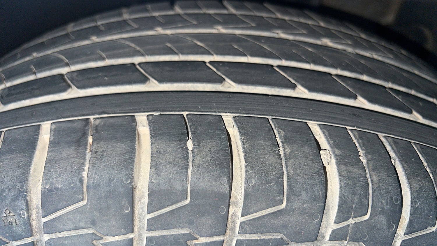 Used 2020 kia Seltos GTX Plus DCT 1.4 Petrol Automatic tyres LEFT REAR TYRE TREAD VIEW