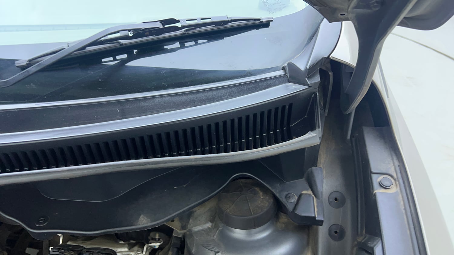 Used 2021 Maruti Suzuki New Ertiga ZXi AT Petrol Automatic engine ENGINE LEFT SIDE HINGE & APRON VIEW