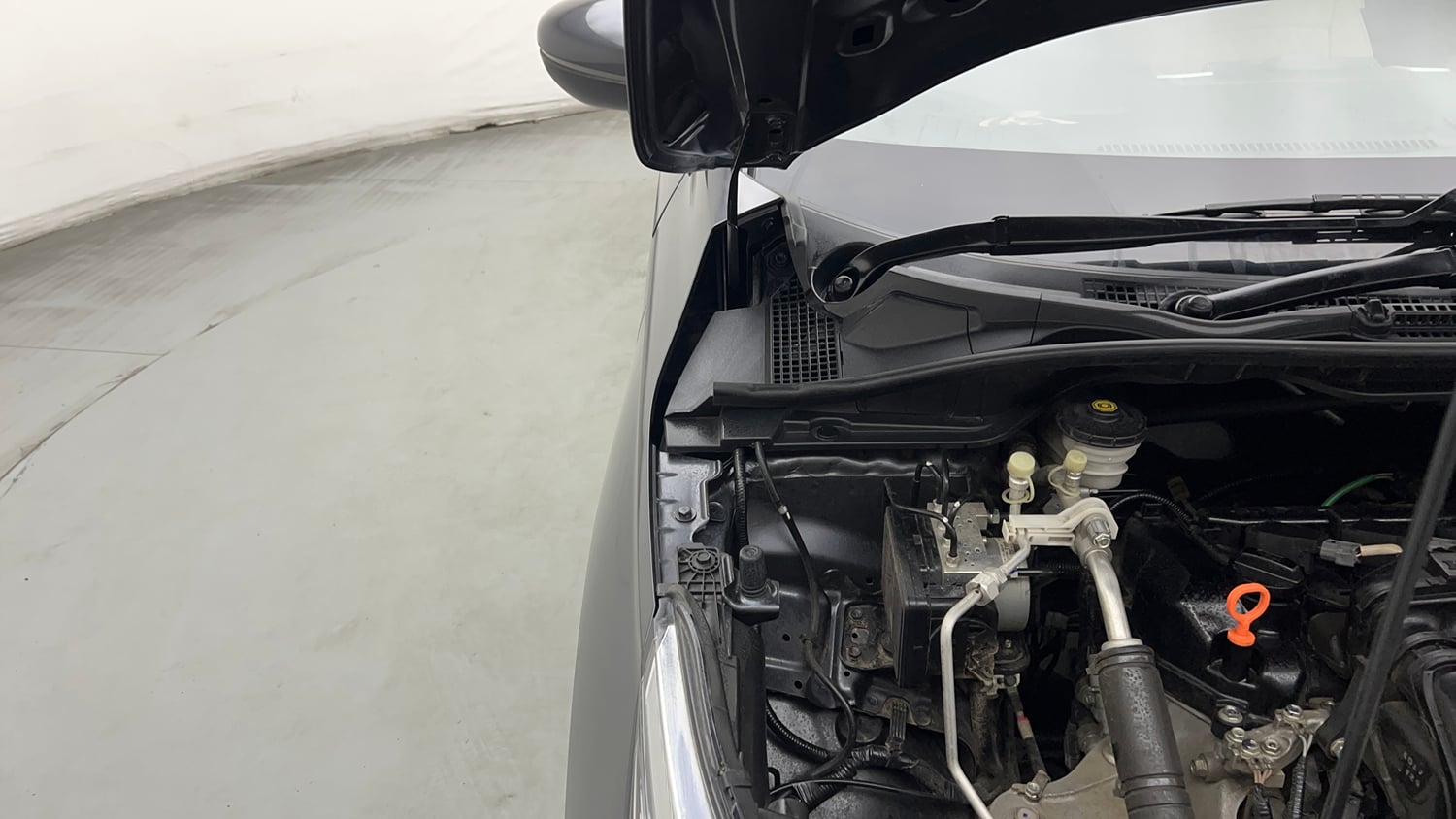 Used 2024 Honda City V Petrol CVT Petrol Automatic engine ENGINE RIGHT SIDE HINGE & APRON VIEW