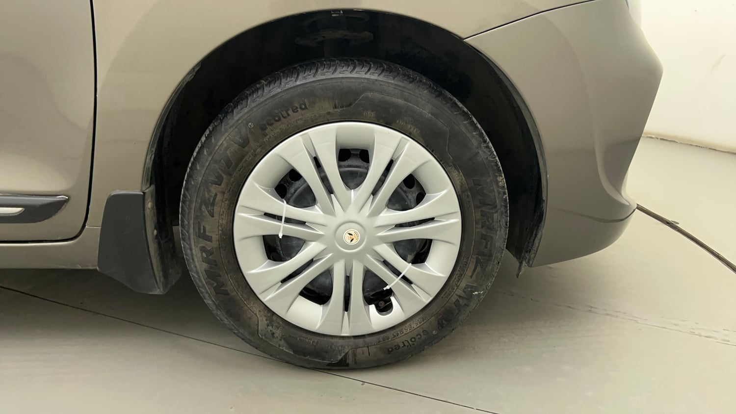 Used 2020 Maruti Suzuki Baleno Delta Petrol Manual tyres RIGHT FRONT TYRE RIM VIEW