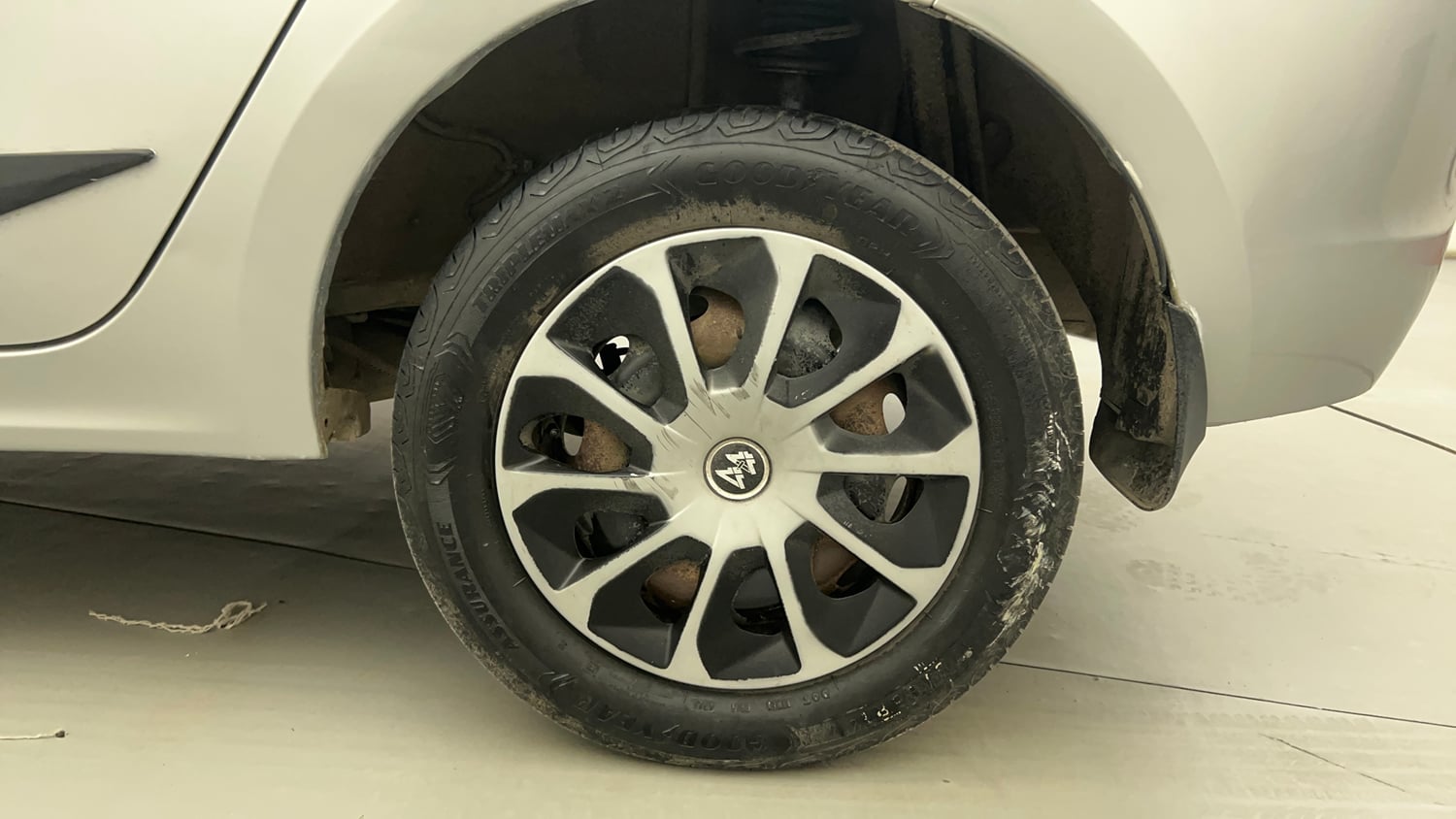 Used 2018 Tata Tigor Revotron XT Petrol Manual tyres LEFT REAR TYRE RIM VIEW