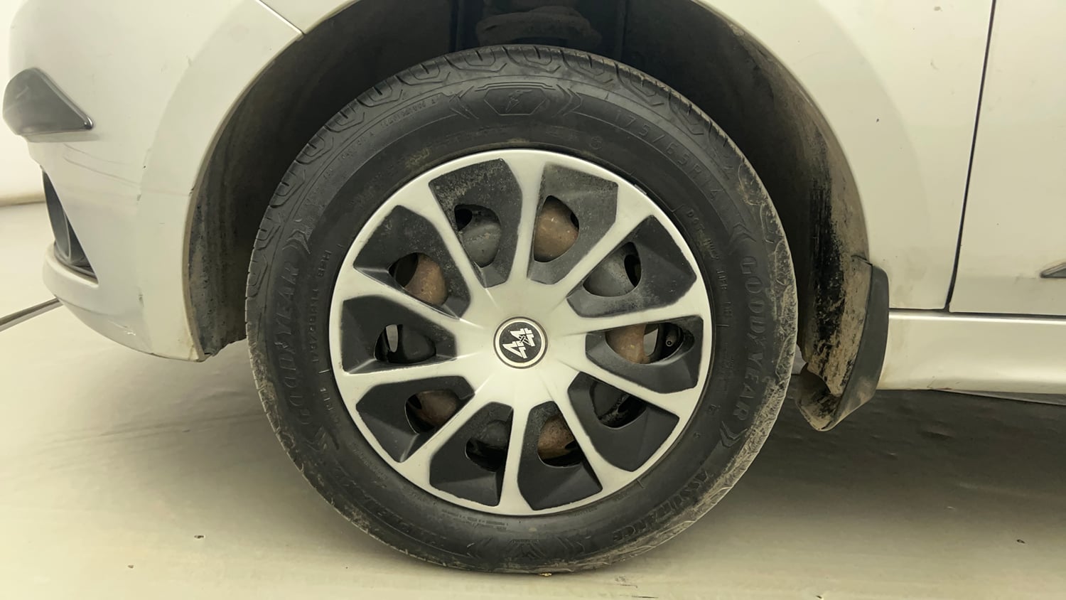 Used 2018 Tata Tigor Revotron XT Petrol Manual tyres LEFT FRONT TYRE RIM VIEW