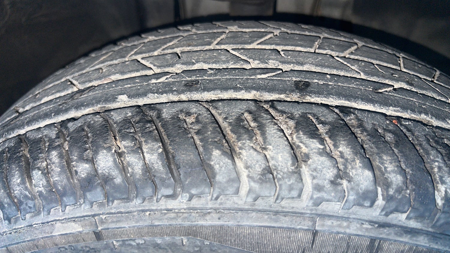 Used 2023 Nissan Magnite XE Petrol Manual tyres RIGHT FRONT TYRE TREAD VIEW