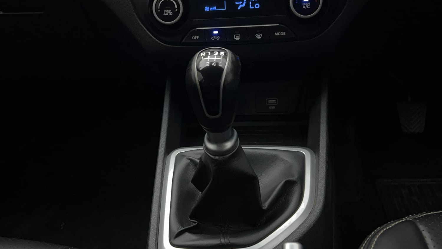 Used 2019 Hyundai Creta SX 1.6 CRDi Diesel Manual interior GEAR  KNOB VIEW