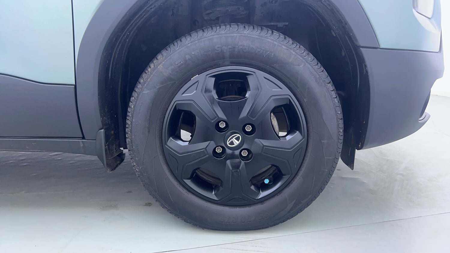 Used 2023 Tata Punch Accomplished AMT Petrol Automatic tyres RIGHT FRONT TYRE RIM VIEW