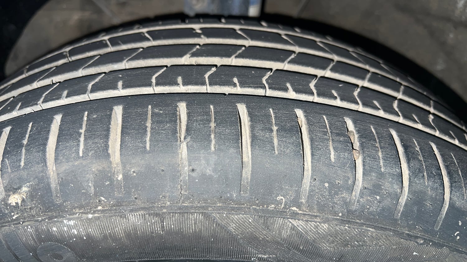 Used 2016 Maruti Suzuki Baleno Zeta 1.2 Petrol Manual tyres LEFT FRONT TYRE TREAD VIEW