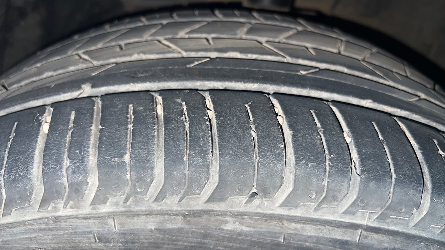 Used 2024 Hyundai New i20 Sportz 1.2 MT Petrol Manual tyres LEFT FRONT TYRE TREAD VIEW