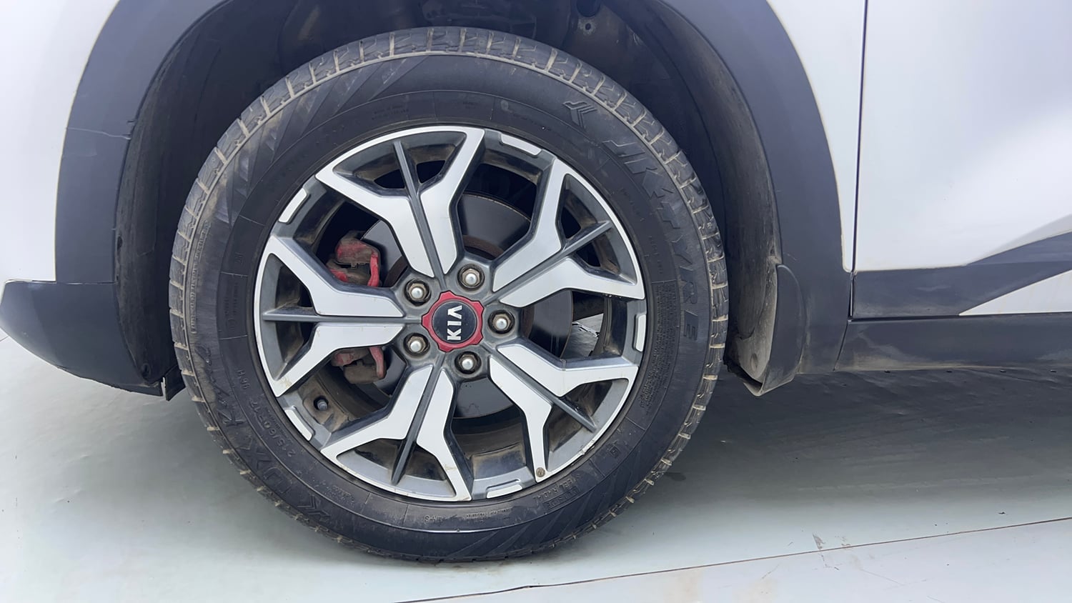 Used 2020 kia Seltos GTX Plus DCT 1.4 Petrol Automatic tyres LEFT FRONT TYRE RIM VIEW