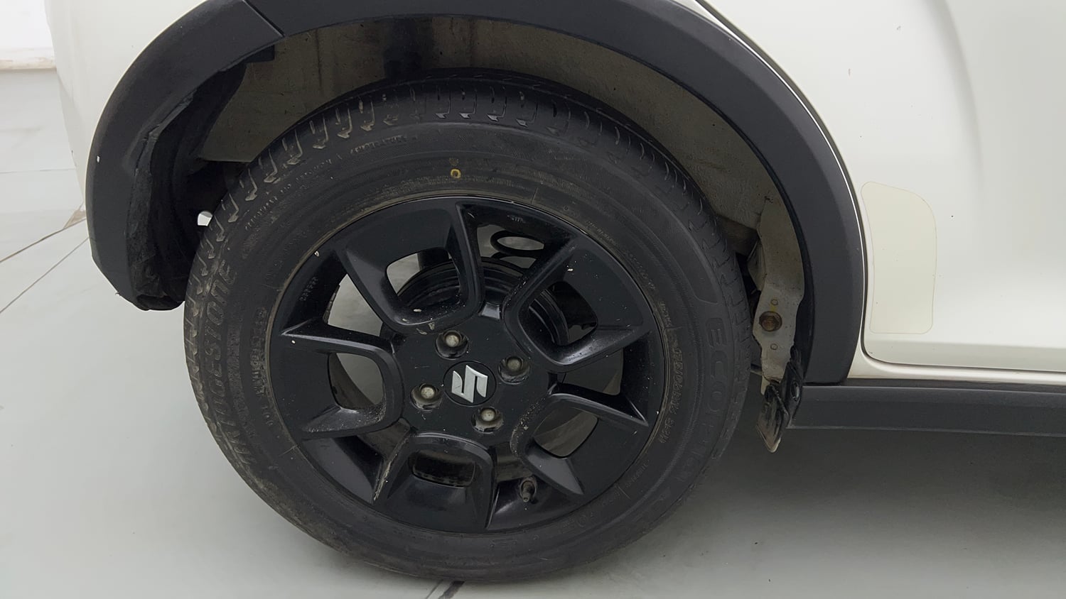 Used 2023 Maruti Suzuki Ignis Zeta 1.2 MT Petrol Manual tyres RIGHT REAR TYRE RIM VIEW