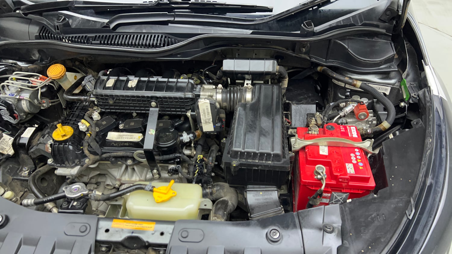 Used 2024 Tata Altroz XZ iCNG Cng Manual engine ENGINE LEFT SIDE VIEW
