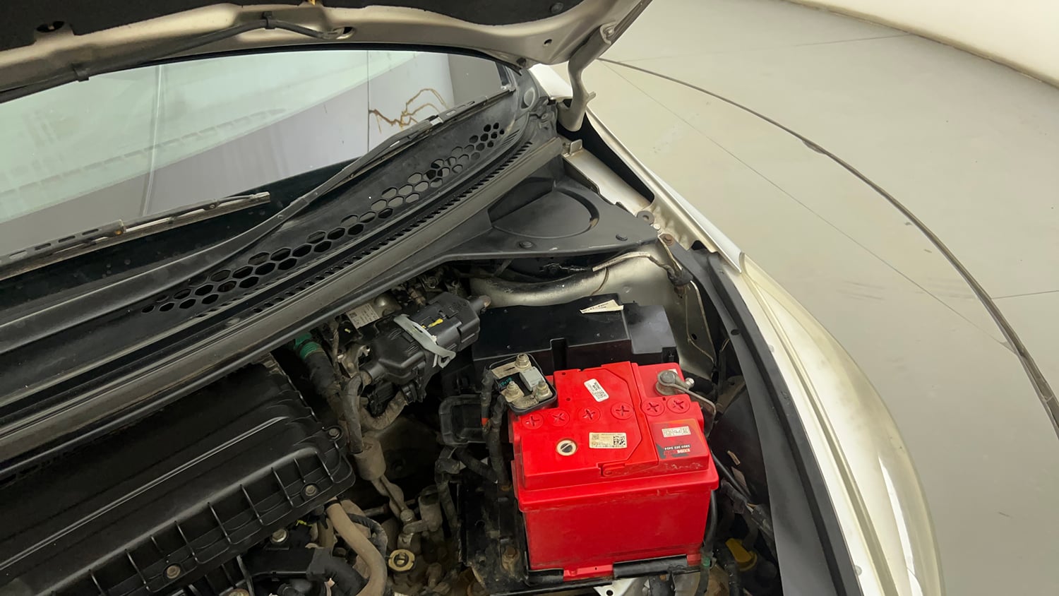 Used 2018 Tata Tigor Revotron XT Petrol Manual engine ENGINE LEFT SIDE HINGE & APRON VIEW