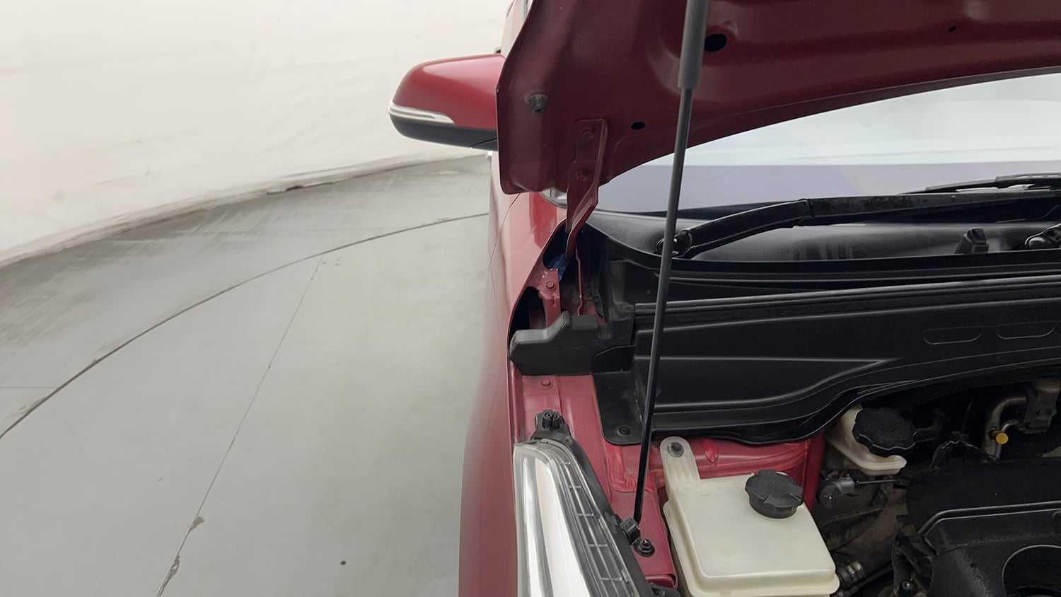 Used 2019 Hyundai Creta SX 1.6 CRDi Diesel Manual engine ENGINE RIGHT SIDE HINGE & APRON VIEW