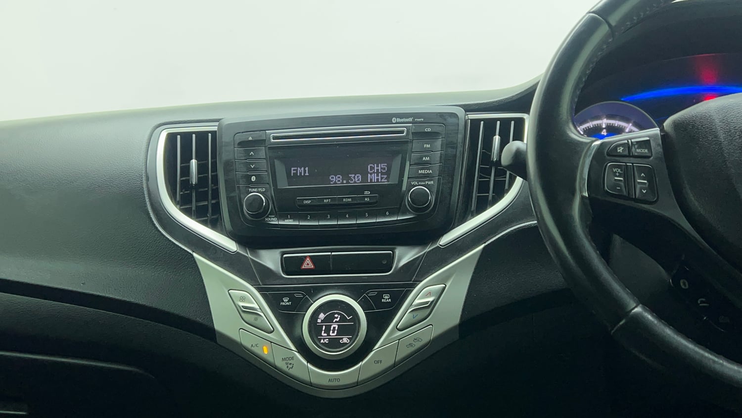 Used 2016 Maruti Suzuki Baleno Zeta 1.2 Petrol Manual top_features Integrated (in-dash) music system