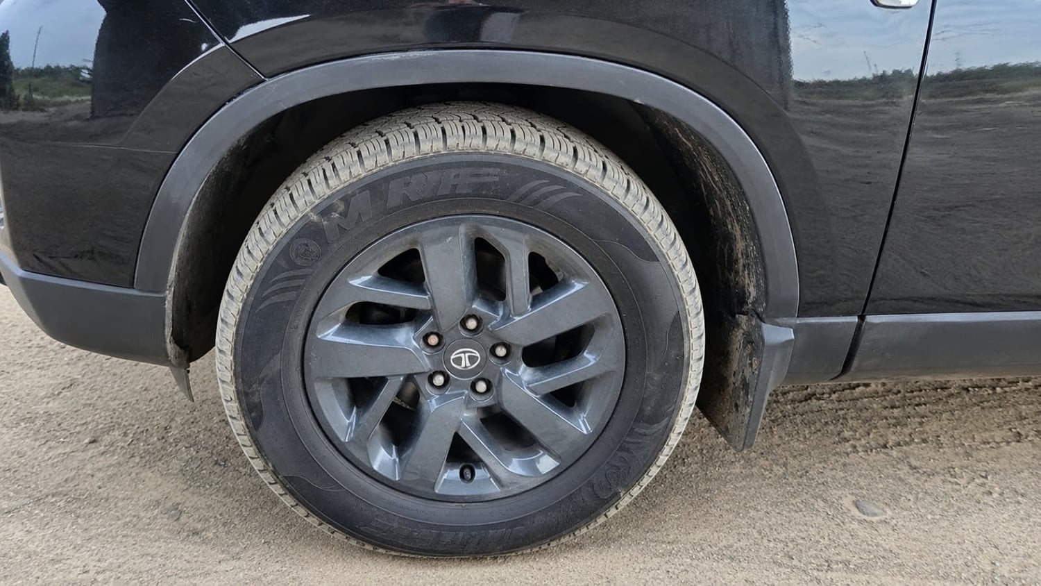 Used 2023 Tata Harrier XT Plus Dark Editon Diesel Manual tyres LEFT FRONT TYRE TREAD VIEW