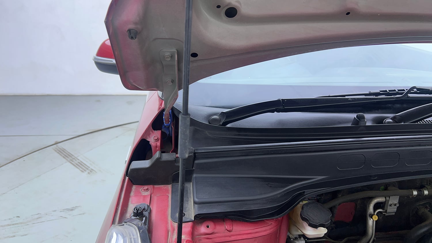 Used 2020 Hyundai Creta SX 1.6 AT Petrol Petrol Automatic engine ENGINE RIGHT SIDE HINGE & APRON VIEW