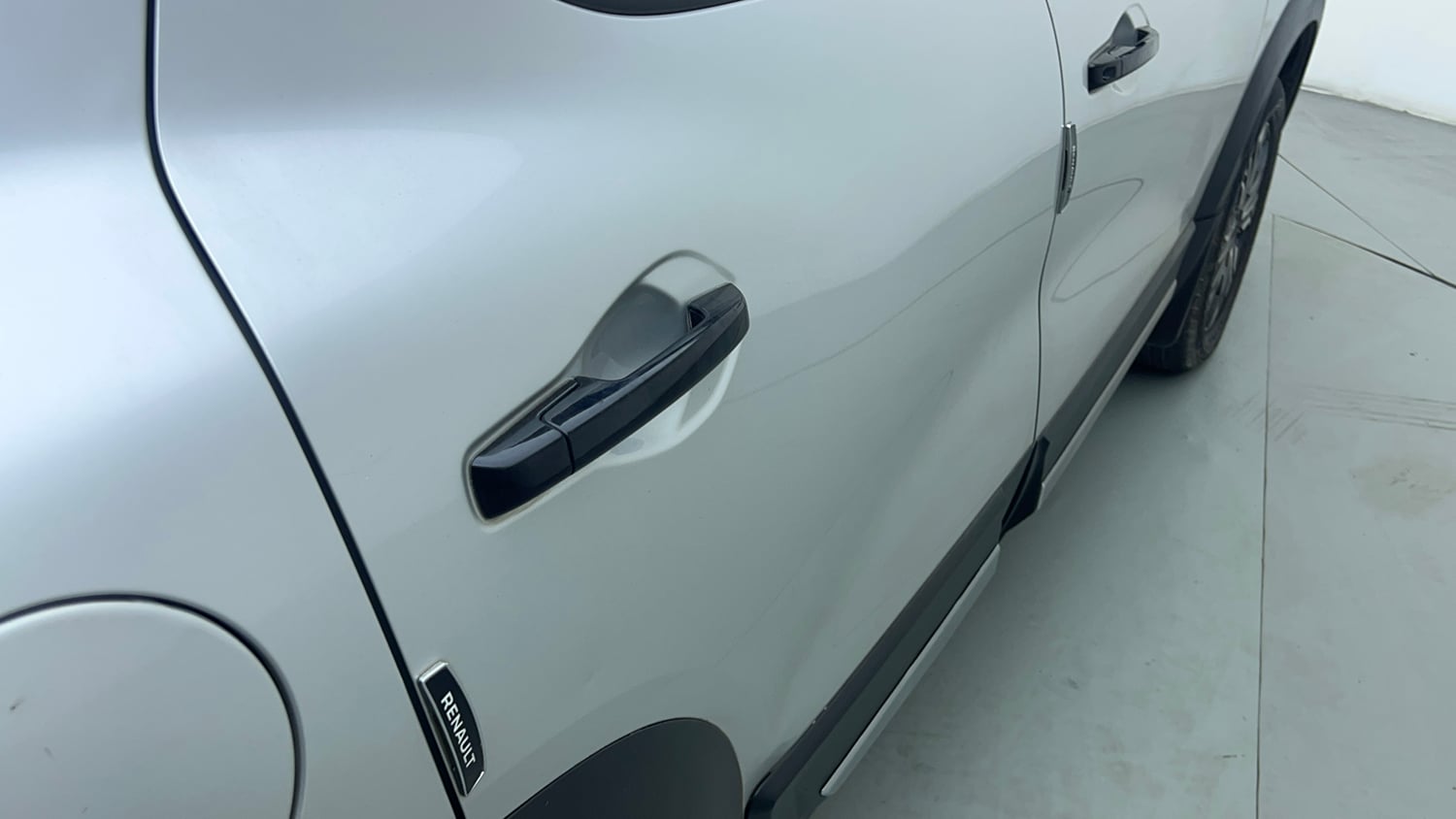 Used 2023 Tata Punch Creative Dual Tone AMT Petrol Automatic dents MINOR SCRATCH