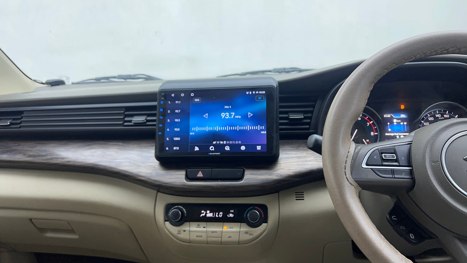 Used 2021 Maruti Suzuki New Ertiga ZXi AT Petrol Automatic interior MUSIC SYSTEM & AC CONTROL VIEW
