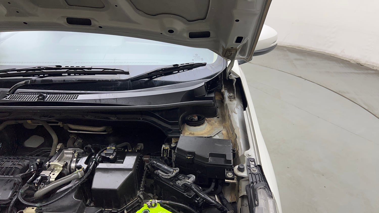 Used 2022 Honda Amaze VX CVT 1.2 Petrol Petrol Automatic engine ENGINE LEFT SIDE HINGE & APRON VIEW