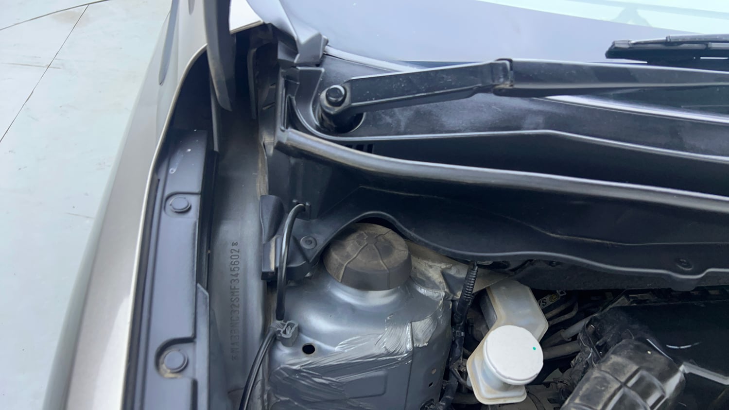 Used 2021 Maruti Suzuki New Ertiga ZXi AT Petrol Automatic engine ENGINE RIGHT SIDE HINGE & APRON VIEW