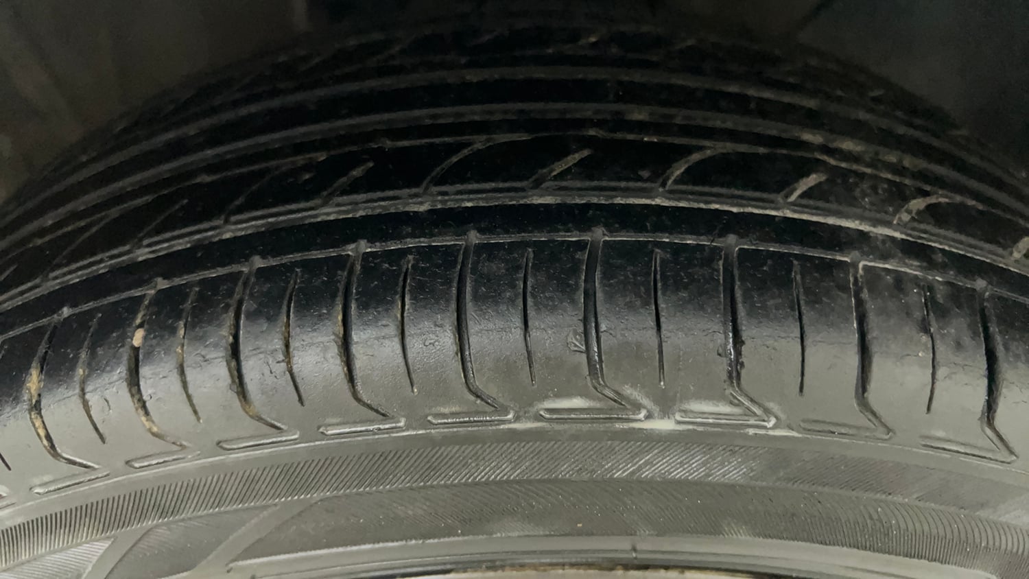 Used 2019 Hyundai Elite i20 Sportz Plus 1.2 CVT Petrol Automatic tyres RIGHT FRONT TYRE TREAD VIEW