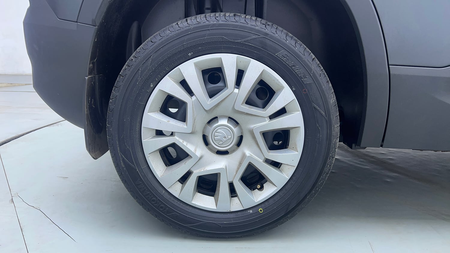 Used 2026 Skoda Kylaq Classic+ 1.0 TSI MT Petrol Manual tyres RIGHT REAR TYRE RIM VIEW