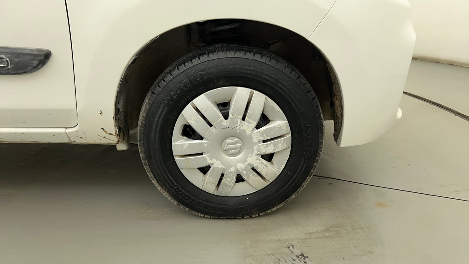 Used 2021 Maruti Suzuki Alto 800 LXi Petrol Manual tyres RIGHT FRONT TYRE RIM VIEW